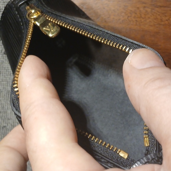 AUTHENTIC LOUIS VUITTON BLACK EPI SET HANDBAG - Picture 14 of 16